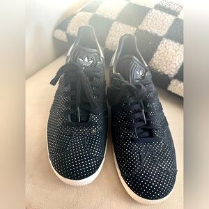 Black metallic dot adidas gazelle 7.5
